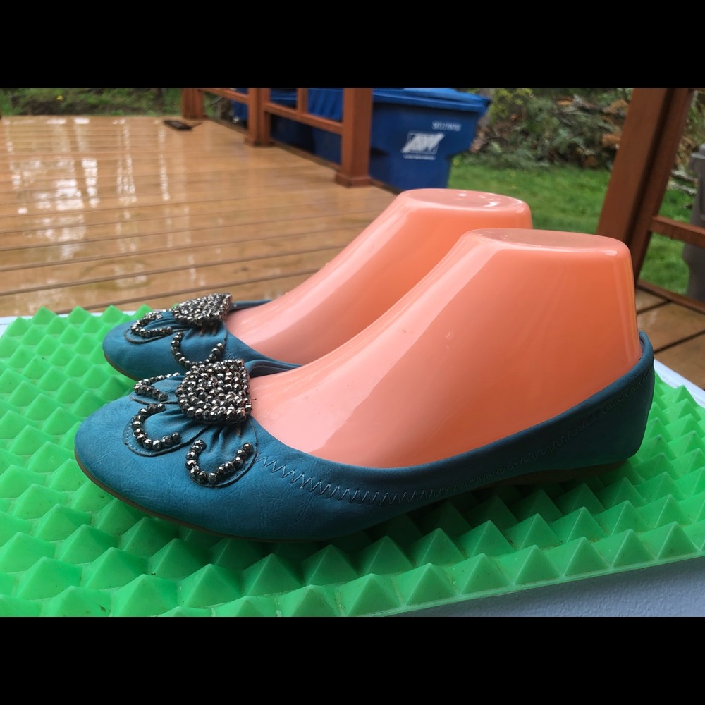 Code 8 Women’s Teal Blue Slip On Sandals Size 6.5